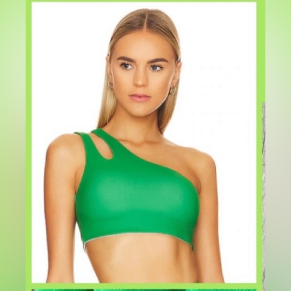 CAMILA COELHO💚🌳NWOT SPORTS BRA